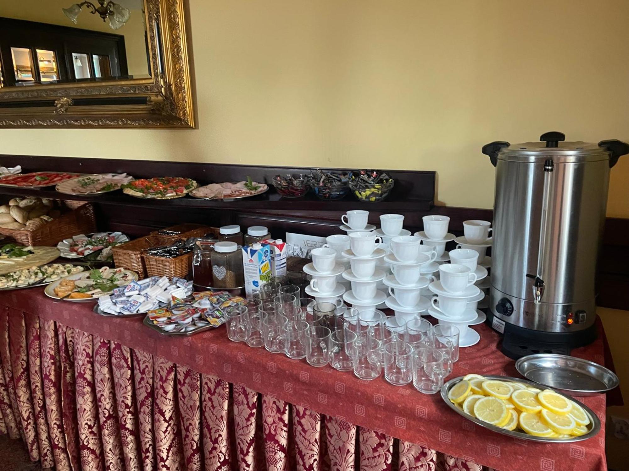 Avista Mielno Hotel Unieście Buitenkant foto